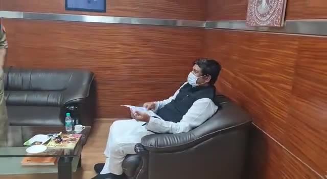 #vip नेता #santoshsahani और प्रवक्ता राजीव मिश्र ने संबोधित किया है।मंत्री #mukeshsahani को नजरबंद किया