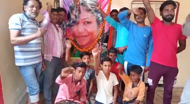 चुनार: पूर्व सांसद वीरांगना #फूलन_देवी जी का #शहादत_दिवस  आज 25 जुलाई 2021 को ग्राम सभा रैपुरिया में मनाया गया।