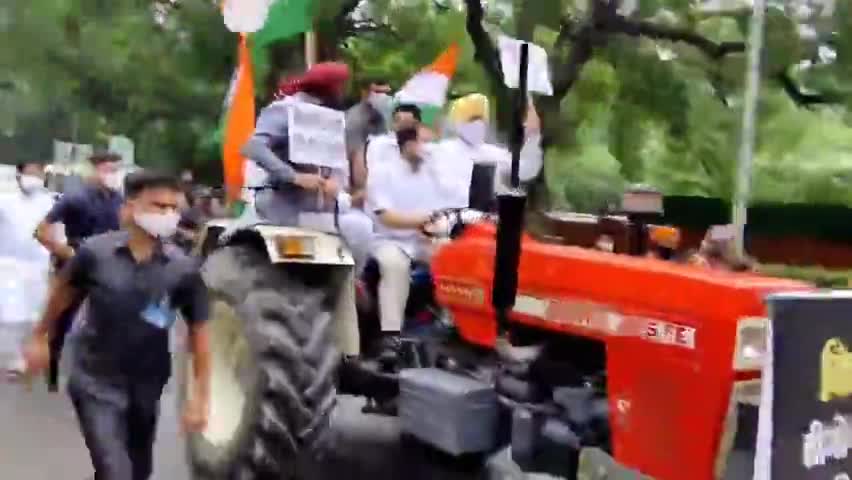 किसानों के सम्मान में
राहुल गांधी मैदान में
#RahulGandhiWithFarmers﻿
﻿﻿﻿