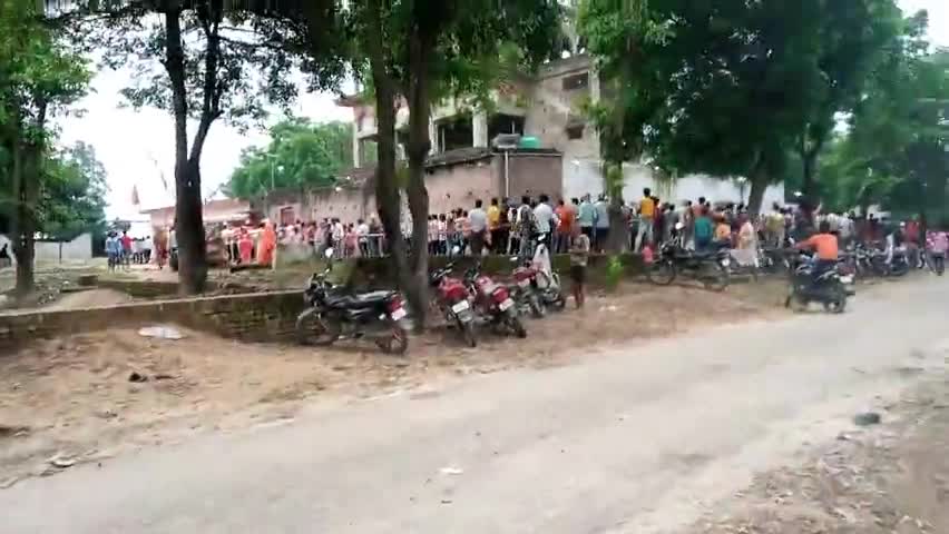 सिद्ध पीठ बाबा #जंगली_नाथ मंदिर मटेरा में सावन के पहले #सोमवार को महाकाल का #जलाभिषेक करने के लिए आए श्रद्धालु #bahraich
