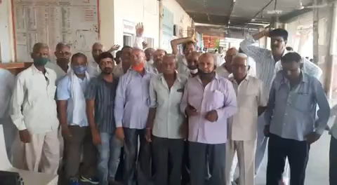 बीकानेर डिपो केन्द्रीय स्टेंड पर
सामूहिकता से विरोध प्रदर्शन- 7 वे वेतन आयोग का मिले लाभ #bikaner #roadways #7thpay #govinda