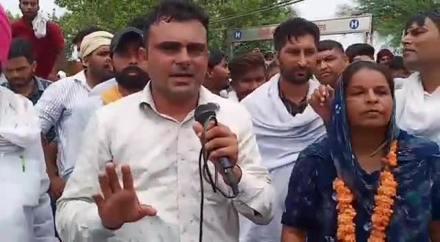 #सिरसा
लंबे आंदोलन के बाद नोकरी से निकाले गए स्वास्थ्य ठेका कर्मचारी बहाल, कर्मचारियों में खुशी का माहौल।
