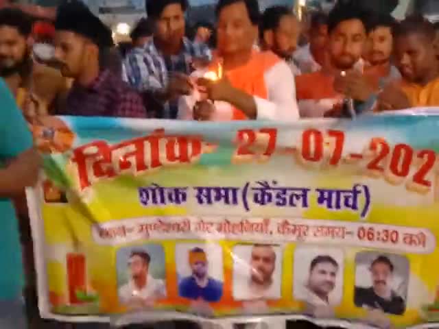 #दुर्गावती में पाँच भाईयों के दर्दनाक सड़क हादसे में मौत हो गयी जिसका कैंडल मार्च भाईयों ने मोहनियां में निकाला मैं भी