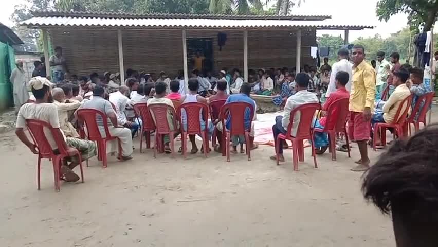 अमौर: दारीपुर कब्रिस्तान में मिट्टी देने को लेकर हुआ झंझट शव को दफनाने से रोका।#27-7-21