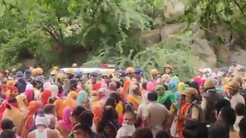 फरीदाबाद: khori village ko Bachane ke Liye Logo Ne Diya Dharna 
#KhoriGaon#News#Hariyan