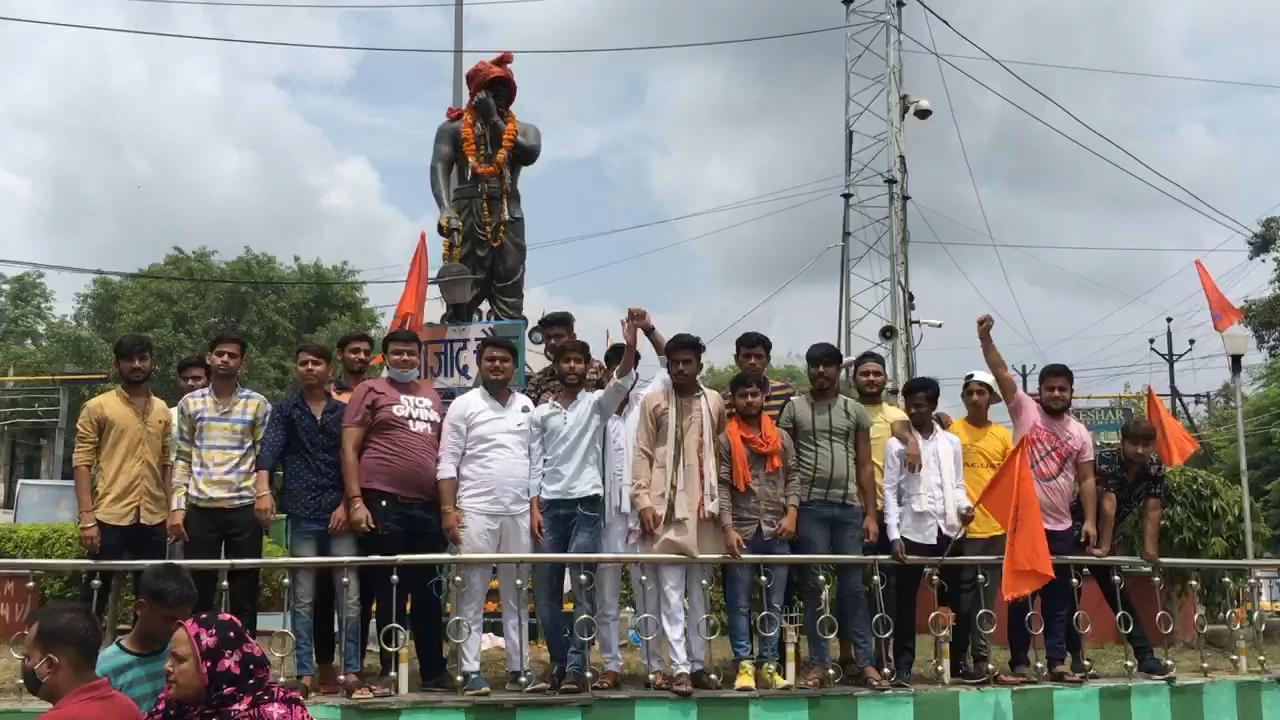 मुरार में स्थित चंद्रशेखर आज़ाद जी की प्रतिमा पर उनकी जयंती पर माल्यार्पण कर श्रधांजलि अर्पित की !! 
 #chandrashekhar #politics