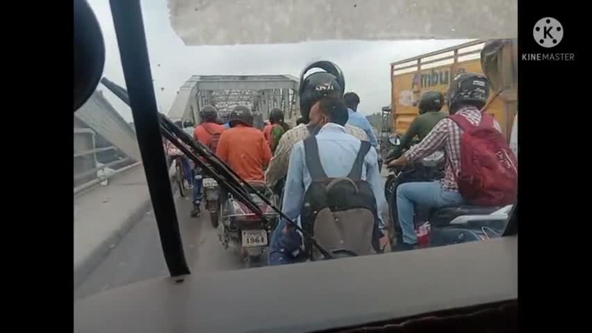 #yatayat#altafm#banaras#rajamm#road#atiquemmews .. lagbhag aadhe ghante jam ke baad jald yatayat police ke dwara jam se