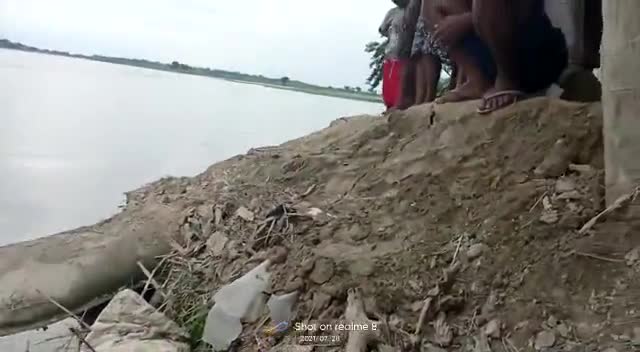 #चौथम प्रखंड के ठुट्टी-मोहनपुर मोहनपुर पंचायत अंतर्गत अग्रहण गांव में भीषण कटाव के कारण लोगों में दहशत।@