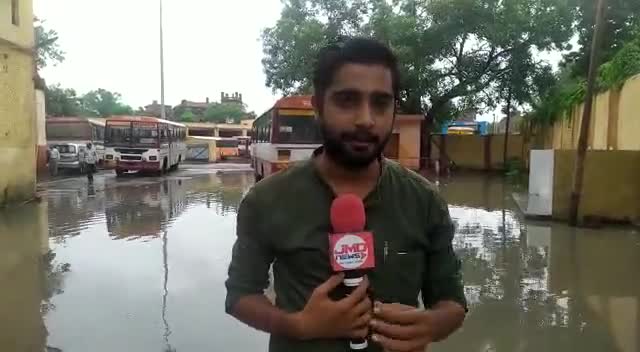 कानपुर: रात भर हुई बारिश ने खोली नगर निगम की पोल
प्रमुख सड़कों और कई इलाकों में हुआ जलभराव
#waterlogging #rain #nagarnigam