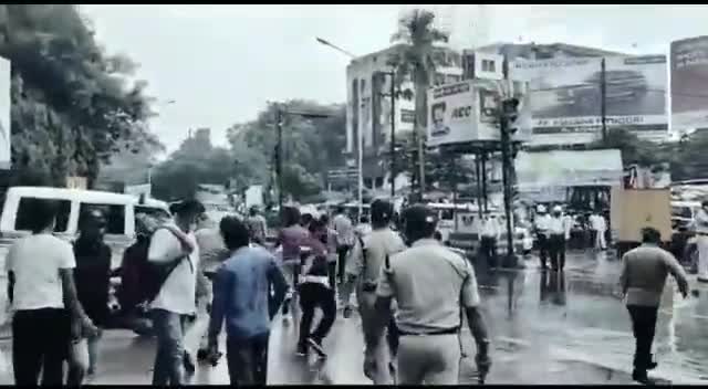 राजधानी पटना बना महाभारत का क्षेत्र प्रशासन ने भी खूब चटकाई लाठियां
#बिहारी #प्रोटेस्ट