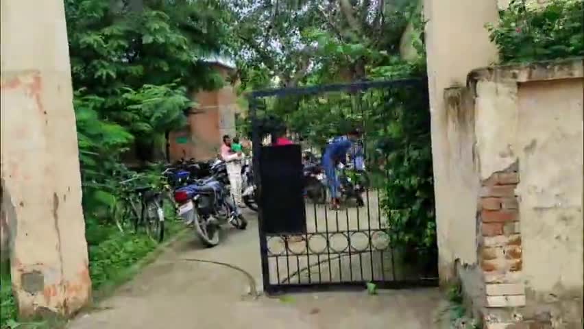 आज सिकंदरपुर के प्राथमिक स्वास्थ्य केंद्र में वैक्सीन लगवाने को, उमड़ी अधिक संख्या में भीड़
#sikandarpur  #vaccination