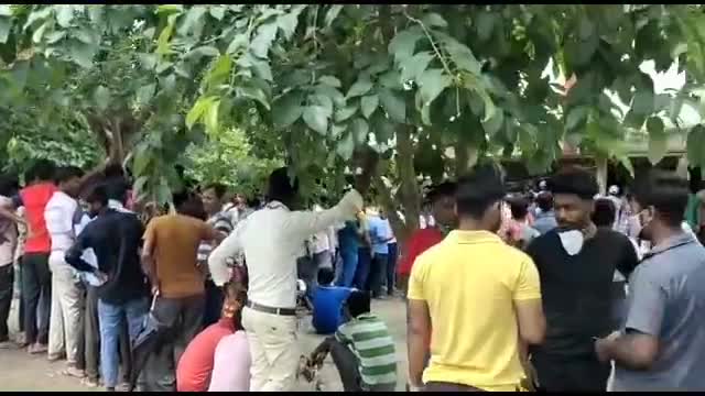 शाक्तिफार्म वैक्सीनेशन सेंटर मे हज़ारो की संकीय मे लोगो की भीड़ #vaccine #shaktifarm