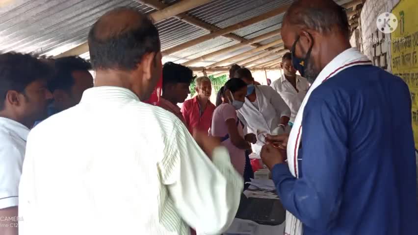 दिघलबैंक प्रखंड अंतर्गत दहीभात के मदरसा मे मेगा कैंप लगाकर लोगों को लगाया गया कोरोना वैक्सीन का टीका।#srtech#rajkumar
