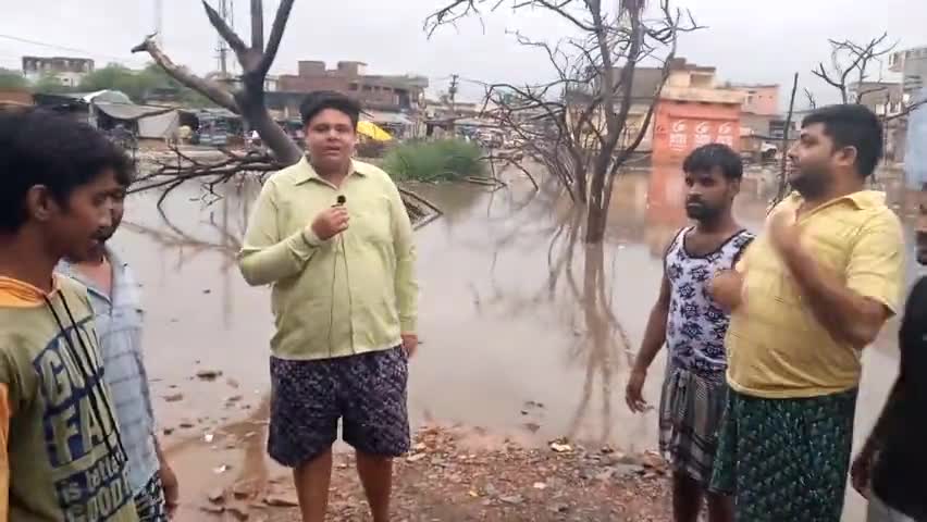 लक्ष्मणगढ़: #रास्ते की समस्या से परेशान लोग
#नन्नू मल पहाड़िया
Laxmangarh Alwar Rajasthan