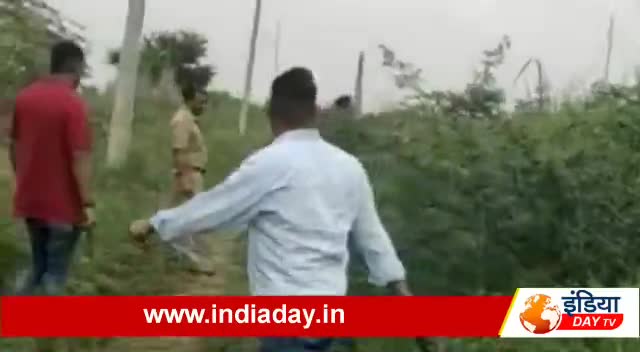 गाज़ियाबाद: पुलिस मुठभेड़ में 50 हजार का इनामी बदमाश गिरफ्तार, हत्या के मामले में था वांछित
#पब्लिकपोस्ट #थानालोनी
