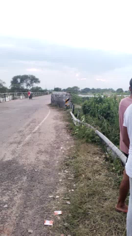 #Benda-gaon ki #Non Nadi me  Yuvak ki dubkar hui maut #Police ne shav ko panchna@ma bhar kar postmartem k liye bheja.