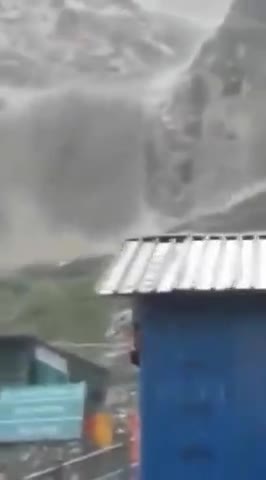 सीकर:अमरनाथ गुफा के पास बादल फटने वाला video 📸📸 आया सामने
#अमरनाथ
#सावन
#सीकर
#राजस्थान #bharatsaini55