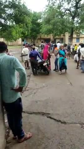 binaganj vaccination centre me niyamo ka nahi ho reha palan #binaganj
#news18india