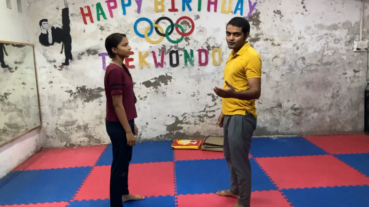 इस छोटी सी ट्रिक को सीख लिया महिलाओं ने तो अच्छे अच्छे लोगों को धूल चटा सकती हैं #नारी शक्ति # defence # #karate #taekwondo #girlpower