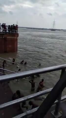 कानपुर: भारी बारिश से गंगा का जल स्तर बडा #yogivsarvind #yogiadityanathyogi #gstv