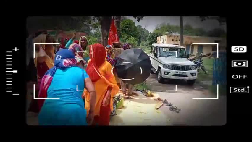 वन मजदूरों का धरना 26 जुलाई से जारी। इनकी कोई सुनवाई नहीं हो रही।
#breakingnews #jindnews #jankrantijind