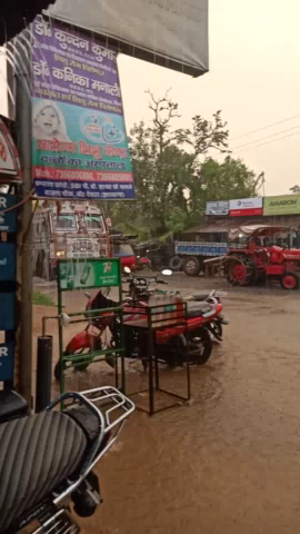 कटोरिया: बारिश से खुश हुए किसान।   #कुछ इस तरह से  बरसती