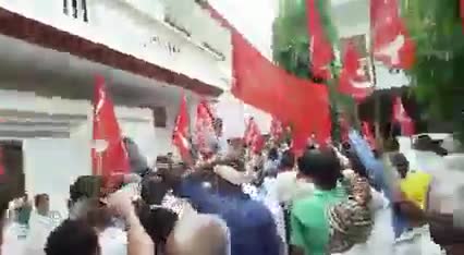 #सोनीपत
मिल्टन साइकिल कम्पनी के मजदूरों ने किया श्रम विभाग कार्यलय का घेराव, 4 माह का वेतन देने की मांग।