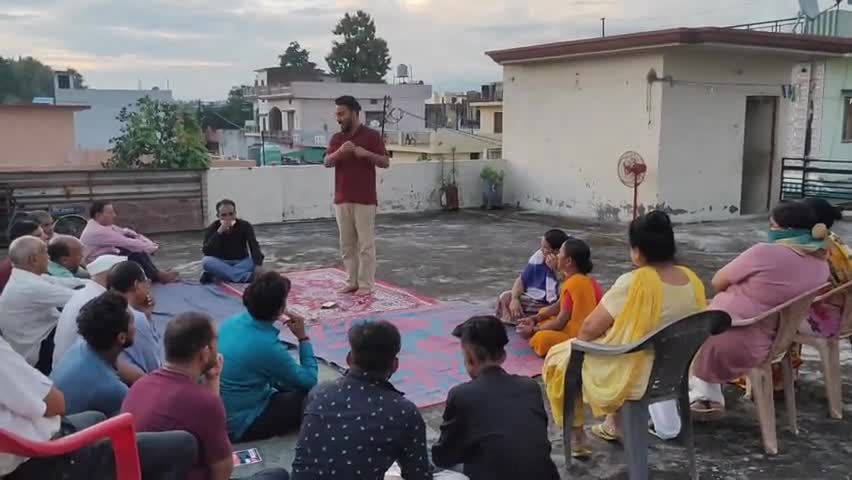 #ऋषिकेश  विधानसभा के गुमानीवाला क्षेत्र अमितग्राम गली नंबर 12 में क्षेत्रीय लोगो से स्थानीय मुद्दों एवं आगामी विधानसभा