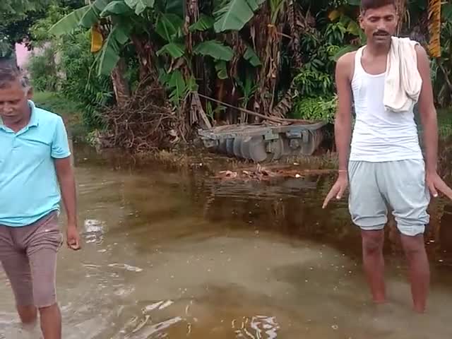 खानपुर: Rôhuã West, Ward No. 2
paani nikaasi  nahi hone ke karan hamare kisaan bhai ko bahut dikkat ka samna #karna par raha hai