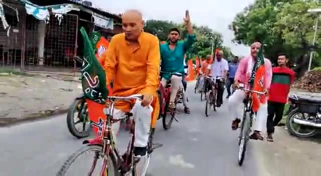 भाजयुमो कुशीनगर के तत्वावधान में आयोजित #Cheer4india के तहत साइकिल रैली में सम्मलित हुआ.....