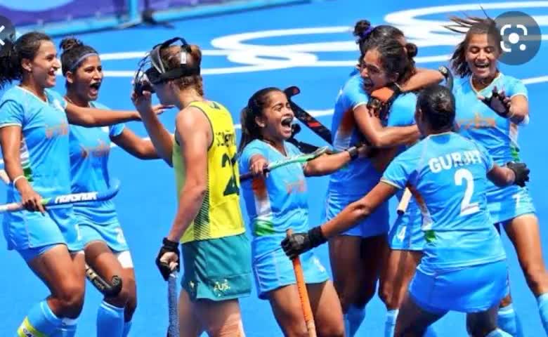 तोर से फोर दे सबको पीछे छोड़ दे✌️♥️🇮🇳देश के मातृशक्ति को कोटि कोटि बधाई💐
#चक_दे_इंडिया #hockeyindia@