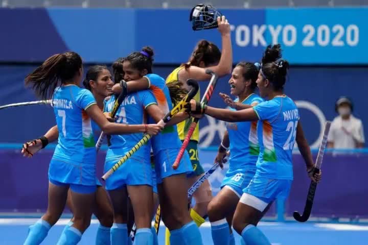 INTO THE SEMIS IN STYLE 💯

Yesterday, our boys
Today, our girls

We're so proud of #HockeyIndia at the