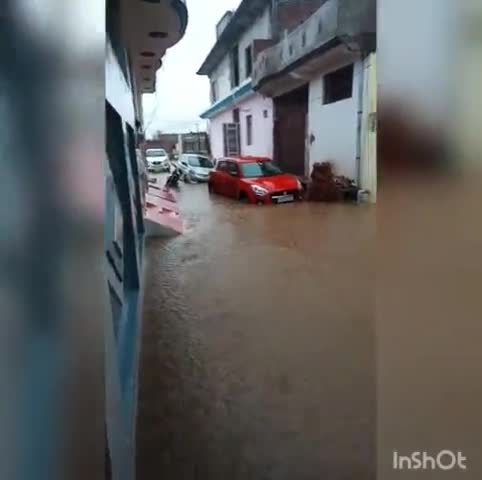 झांसी: घरों में भरा पानी लहर की देवी के पास 



#झांसी#बारिश#मोसम#उत्तरप्रदेश