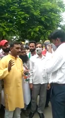 #बेरोजगारी, #महंगाई को लेकर #युथ कांग्रेस के प्रदेश सचिव प्रभारी #शहाजानपुर में दिया धरना #पुलिस से हुई नोक झोंक