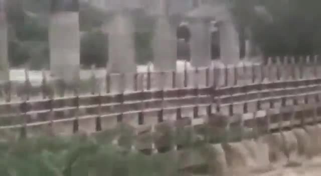 #mpflood#localnazariya#datia||दतिया-रतनगढ़ माता मंदिर को जाने वाला पुल बहा,बहता हुआ पुल live||