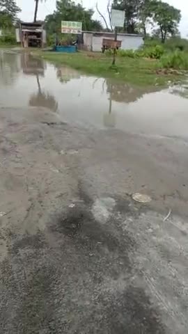 चकिया पिपरा: ye dekhiye pani se bhara road 
#place#bihar#madhuchapra#