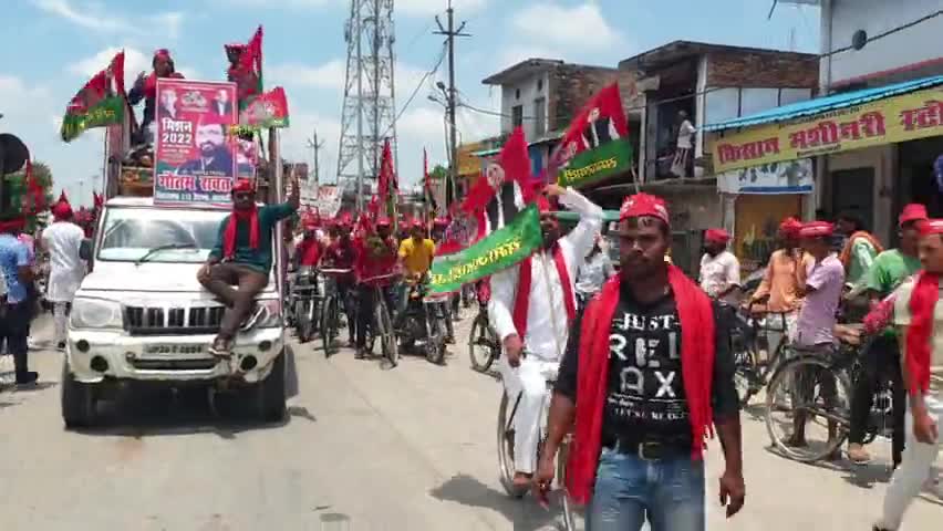 #बाराबंकी:#विकासखंड हैदर गढ़ में आज प्रदेश सरकार के खिलाफ समाजवादी पार्टी की साइकिल यात्रा देखने को मिली जिसमें भारी....