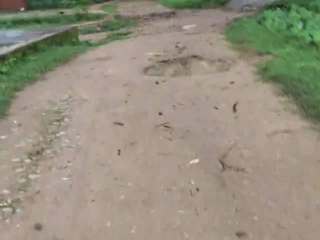 सिमडेगा: ##sadak kitna kharab hai dek ranhe### news simdega #kombakera #goan #me bahut dikat#sadak#ka