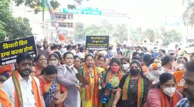 रायपुर: बिजली दर में वृद्धि का विरोध
विधुत कंपनी दफ़्तर का घेराव करने पहुँचि भाजपा#विधुत#बिजलीविभाग#बीजेपी#कांग्रेस#छत्तीसगढ़