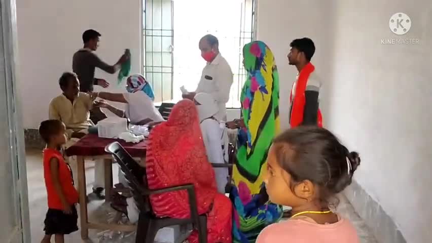 कोरोना वैक्सीन#देवसडिहरा विद्यालय पर लगाया गया#ग्रामीणों में#उत्साह देखने को मिला#लेकिन फिर भी#कोरोना वैक्सीन#कम पड़#गया