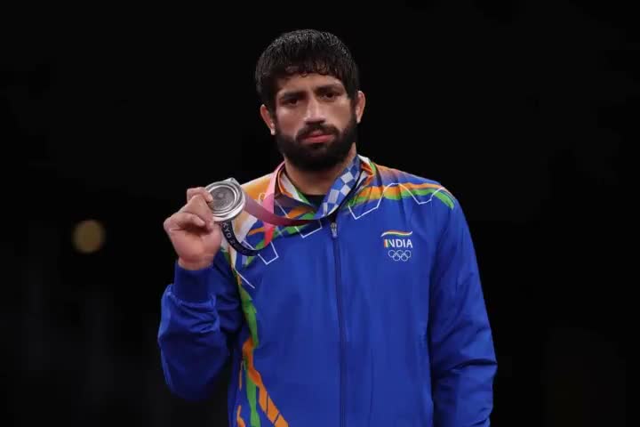 The 5⃣th medal for 🇮🇳 at #Tokyo2020 🤩

Ravi Kumar Dahiya has made India proud, finishing with #Silver in the Men's 57