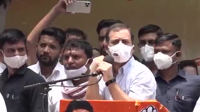 आज भारतीय युवा कांग्रेस का संसद भवन घेराव. 
जोर जुल्म की टक्कर में संघर्ष हमारा नारा है.
#SansadGherao
#MyLeaderRahulGan
