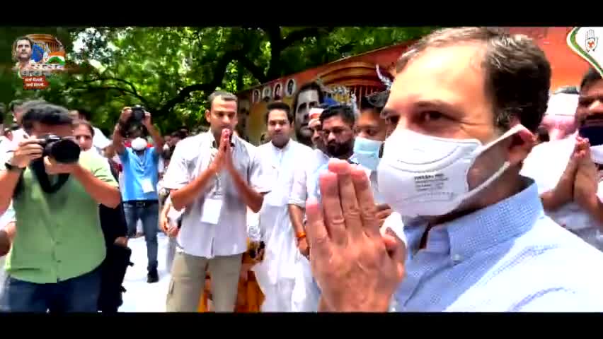 संघर्षो के साए में इतिहास हमारा पलता है, 
जिस ओर जवानी चलती है, उस ओर जमाना चलता है।
#SansadGherao