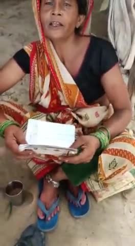 ग्राम पंचायत बेला मकन ब्लाक शिवपुर कोटेदार वंदना सिंह के कार्यकर्ता जनता को नहीं दे रहे राशन ग्रामीण जनता परेशान#cmdnews