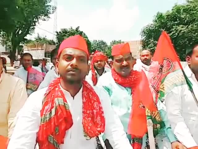 "नई हवा है, नई सपा है 
बुजुर्गों का हाथ, युवा का साथ"
#बस्ती_जिला
#311_विधानसभा_महादेवा
#साइकिल_यात्रा