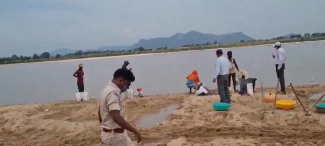 गढ़वा: गढ़वा सदर प्रखंड के लापो गांव के दानरो नदी में डीएमओ ने अवैध बालू के खिलाफ चलाया छापेमारी अभियान #बालू