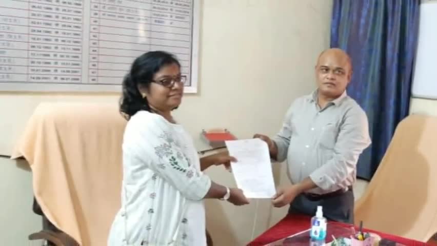 अंचलाधिकारी सुनिल चंद्र प्रखंड अगले आदेश तक विकास पदाधिकारी नोआमुंडी का पदभार भी संभालेंगे।
#shortnews