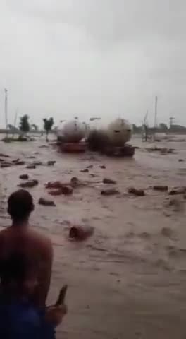 न्यूज़  मध्यप्रदेश में ओरेंज अलर्ट जारी कही बहे Lpg सिलेंडर तो कही बहीं गाड़िया किसान पूरी तरहा बर्बाद#मध्यप्रदेश#श्योपुर#