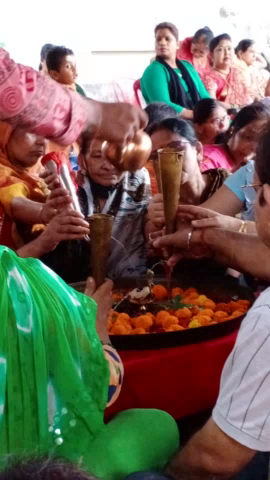 पटना ग्रामीण: आज महाशिवरात्रि के अवसर  पर  बाबा भोलेनाथ का रुद्राभिषेक करते श्रद्धालुगन पटना सिटी बालाजी मंदिर#Balaji