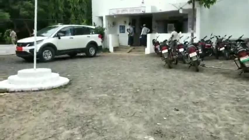 फरार आरोपी की दस्तयाबी पर सूचनाकर्ता को ₹5000 का पुरस्कार देने एसपी उमरिया ने की उद्घोषणा। #पुरस्कार-एसपी_सूचनाकर्ता